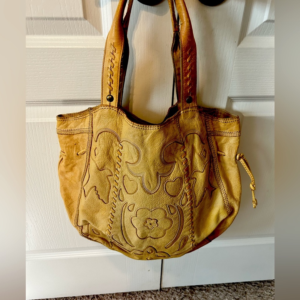 Lucky Brand. Genuine leather purse. Negotiable price.